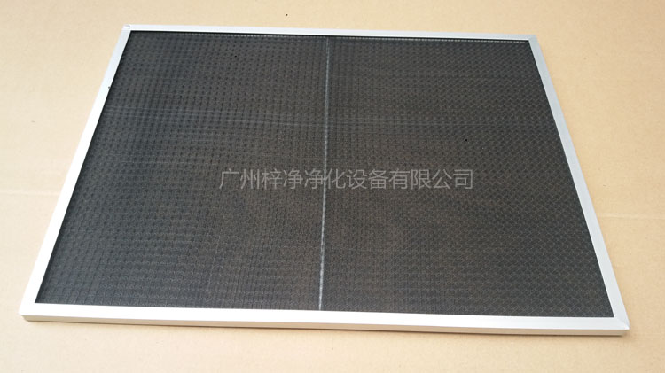 尼龍網(wǎng)初效過濾器骨架采用直徑為6mm的鐵絲焊接處理,目的防止過濾器變形。